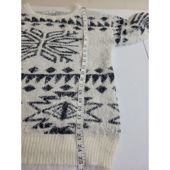 Maurices White Snowflake Eyelash Fuzzy Knit Pullover Sweater Women's Size Large - Picture 5 of 11